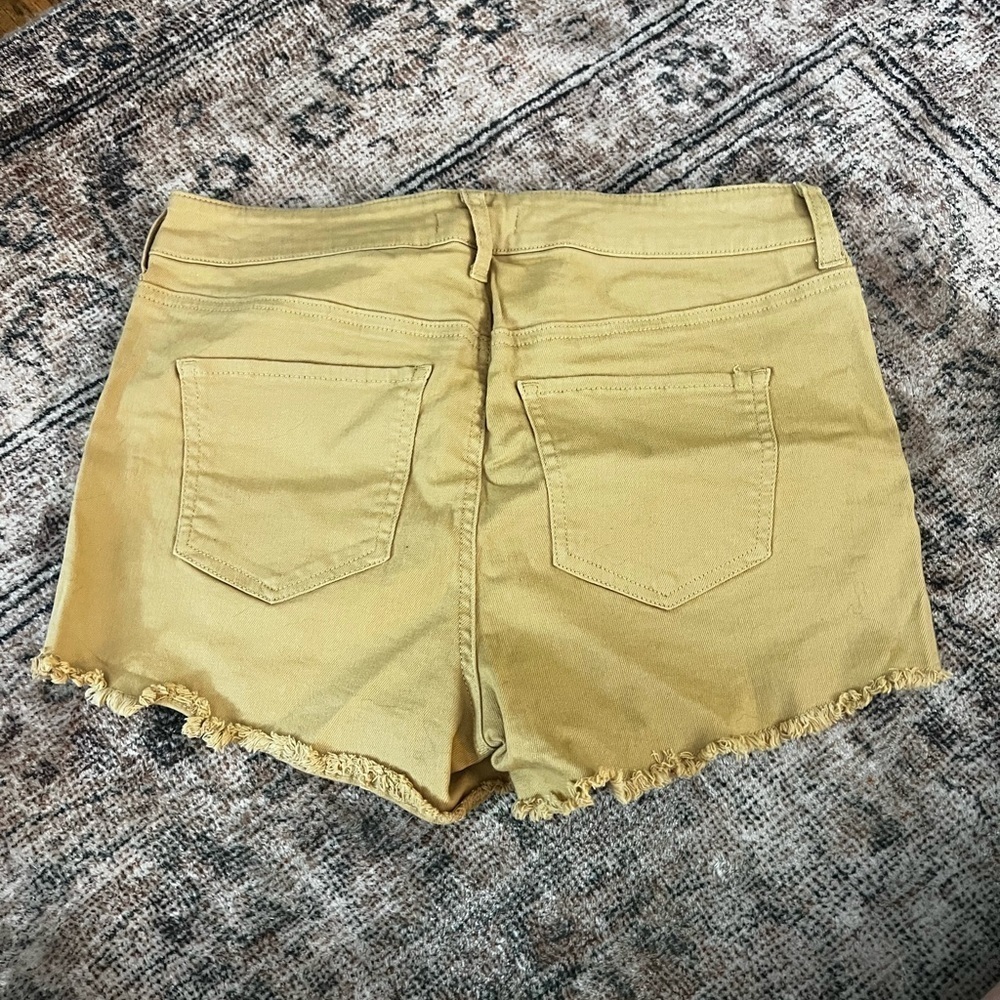 altar’d state Tan Button-Up Shorts 29/9 - Picture 2 of 2